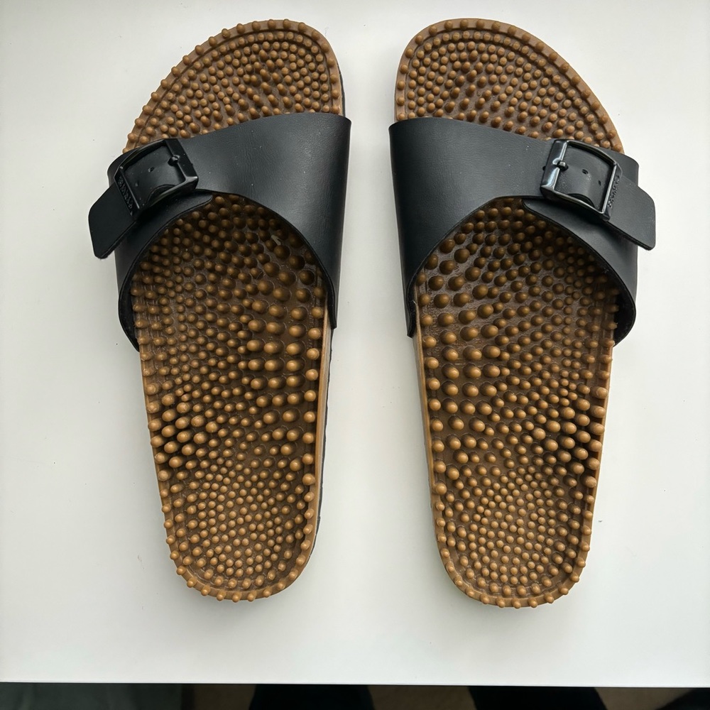 One-strap massage Birkenstocks